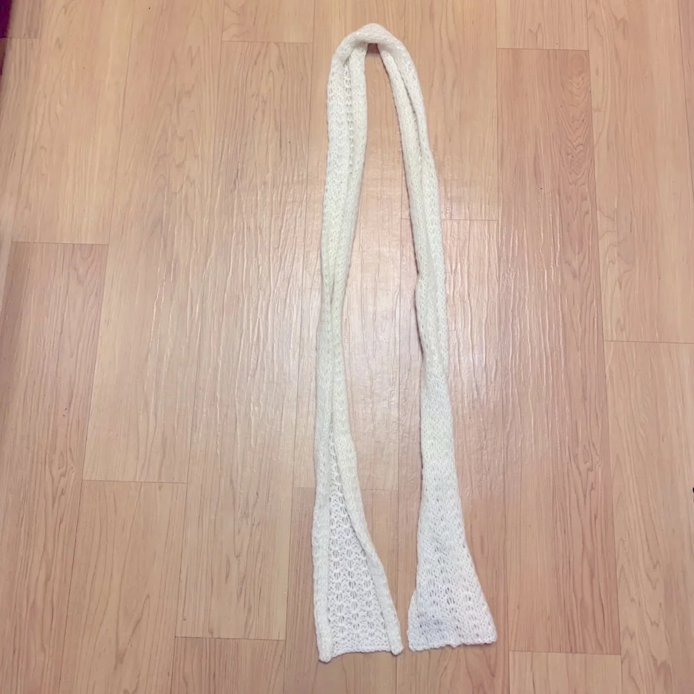 🦋 3/$9 Forever 21 white and gold scarf